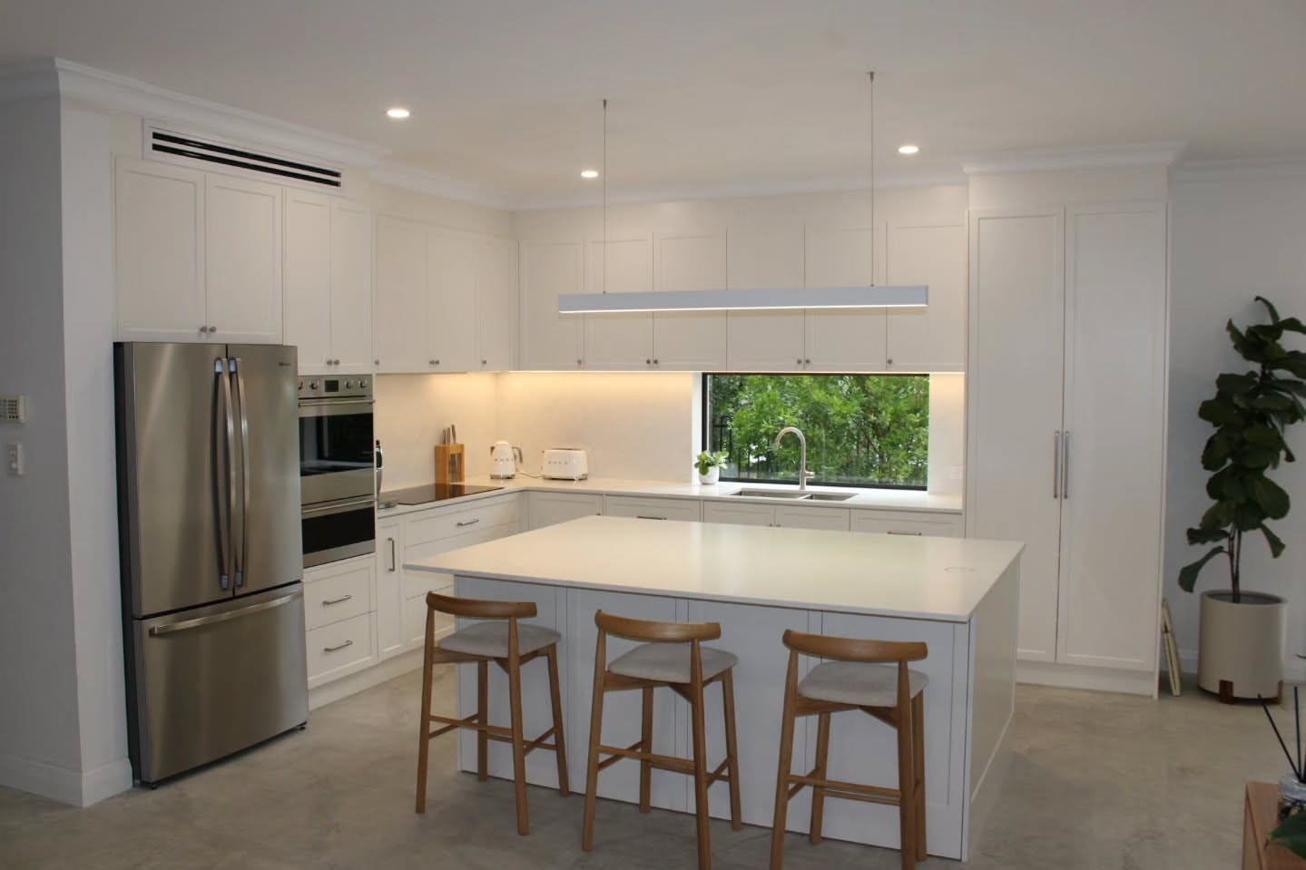 Kitchen with Island by McHarg Creek Joinery